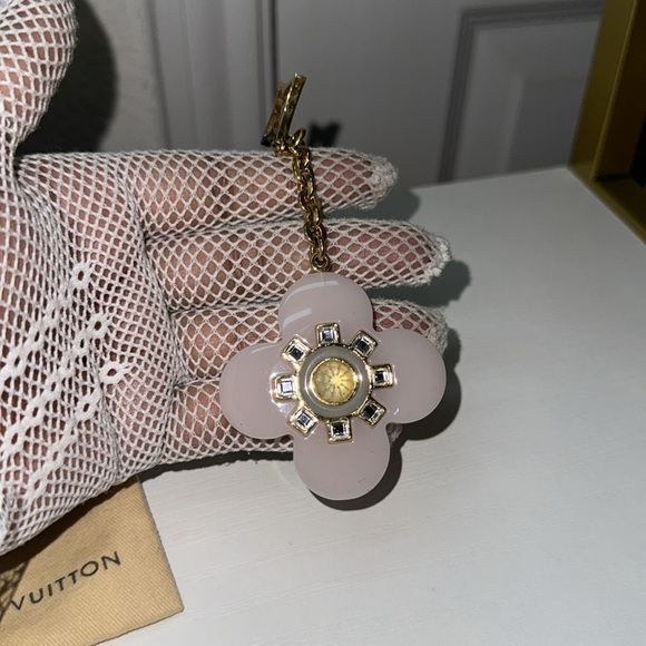 Authenticity 🩷Louis Vuitton 🩷 Pinks Gold Charm keyholder - Picture 15 of 17